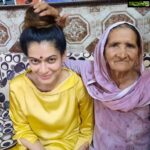 Payal Rohatgi Instagram - Shame on all the morons who are saving Rhea 😡 Trust me God is there. U will pay for your Karma 🙏 #justiceforsushantsinghrajput क्या सबने अभी तक सुशांत का video देख लिया जो public platform पर release किया गया है ??? दो videos हैं जहाँ वो नशे की हालत में हैं और Rhea वो videos को shoot कर रही है। वो Rhea जो उसके वकील के अनुसार सुशांत जैसे drug addict से प्यार करती थी ??? पर अगर प्यार करती थी तो उसके videos क्यूँ बनाती थी ??? किसको दिखाने के लिए बनाती थी ??? कौन से आका को दिखाना था कि plan सफल हो गया ?? सुशांत को मैंने नशा दे दिया ??? यह videos inhuman हैं और दर्शाते हैं की सुशांत rhea के control में था और वो उसे दवाइयाँ दे रही थी और नशा भी।यह videos परिवार का आरोप साबित करते हैं कि Rhea #abetment to suicide कि आरोपी है। क्यूँकि अगर यह हालत थी सुशांत कि तो परिवार को सम्भालना चाहिए था उसे ना कि Rhea ने। Anurag Kashyap, Farah Ali Khan, Tapsee जैसे drugs का सेवन करने वाले बालीवुड वाले अब Rhea के समर्थन में आए हैं। तो क्या यह इनका नाम Rhea ले लेगी drugs के सेवन में उसके डर से आए है ??? क्यूँकि Tapsee तो NDTV कि झूठी ख़बर से Rhea का समर्थन करने टूट पड़ी है। क्या यह लोग google search कर सारी न्यूज़ नहीं देखते ??? सिर्फ़ एक fake channel के बयान पर NCB को झूठा साबित करणे पर तुले हुए हैं ??? यह इतने donkey हैं कि Rhea की Tshirt के ऊपर जो लिखा है उसे पड़कर promote कर रहे हैं अपने Twitter से। Roses are Red, Violets are Blue, Lets end Patriarchy, U एंड me 😂 Donkey यह पुरूष प्रधान देश की सोच कि वजह से Rhea jail नहीं गयी परंतु क़ानून तोड़ने की वजह से। और हम जैसी औरतें भी उसके ख़िलाफ़ हैं और उसकी सज़ा से ख़ुश हैं। मैं तो सोच रही थी कि यह Brahmin Patriarchy शब्द का प्रयोग नहीं करे जैसे पहले किया था Twitter से CEO Jack Dorsey से साथ। इतनी मंद बुद्धि है इन समर्थकों की कि क्या यह drugs case में उनका नाम लिया जाएगा उससे डरे हुए है ???? Rhea के manipulator थी और है और उसने जानबूच कर सुशांत के यह videos बनाए उसे blackmail करणे के लिए 🙏
