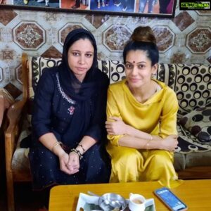 Payal Rohatgi Instagram - Shame on all the morons who are saving Rhea 😡 Trust me God is there. U will pay for your Karma 🙏 #justiceforsushantsinghrajput क्या सबने अभी तक सुशांत का video देख लिया जो public platform पर release किया गया है ??? दो videos हैं जहाँ वो नशे की हालत में हैं और Rhea वो videos को shoot कर रही है। वो Rhea जो उसके वकील के अनुसार सुशांत जैसे drug addict से प्यार करती थी ??? पर अगर प्यार करती थी तो उसके videos क्यूँ बनाती थी ??? किसको दिखाने के लिए बनाती थी ??? कौन से आका को दिखाना था कि plan सफल हो गया ?? सुशांत को मैंने नशा दे दिया ??? यह videos inhuman हैं और दर्शाते हैं की सुशांत rhea के control में था और वो उसे दवाइयाँ दे रही थी और नशा भी।यह videos परिवार का आरोप साबित करते हैं कि Rhea #abetment to suicide कि आरोपी है। क्यूँकि अगर यह हालत थी सुशांत कि तो परिवार को सम्भालना चाहिए था उसे ना कि Rhea ने। Anurag Kashyap, Farah Ali Khan, Tapsee जैसे drugs का सेवन करने वाले बालीवुड वाले अब Rhea के समर्थन में आए हैं। तो क्या यह इनका नाम Rhea ले लेगी drugs के सेवन में उसके डर से आए है ??? क्यूँकि Tapsee तो NDTV कि झूठी ख़बर से Rhea का समर्थन करने टूट पड़ी है। क्या यह लोग google search कर सारी न्यूज़ नहीं देखते ??? सिर्फ़ एक fake channel के बयान पर NCB को झूठा साबित करणे पर तुले हुए हैं ??? यह इतने donkey हैं कि Rhea की Tshirt के ऊपर जो लिखा है उसे पड़कर promote कर रहे हैं अपने Twitter से। Roses are Red, Violets are Blue, Lets end Patriarchy, U एंड me 😂 Donkey यह पुरूष प्रधान देश की सोच कि वजह से Rhea jail नहीं गयी परंतु क़ानून तोड़ने की वजह से। और हम जैसी औरतें भी उसके ख़िलाफ़ हैं और उसकी सज़ा से ख़ुश हैं। मैं तो सोच रही थी कि यह Brahmin Patriarchy शब्द का प्रयोग नहीं करे जैसे पहले किया था Twitter से CEO Jack Dorsey से साथ। इतनी मंद बुद्धि है इन समर्थकों की कि क्या यह drugs case में उनका नाम लिया जाएगा उससे डरे हुए है ???? Rhea के manipulator थी और है और उसने जानबूच कर सुशांत के यह videos बनाए उसे blackmail करणे के लिए 🙏