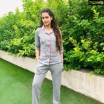Payal Rohatgi Instagram - देखिए अभी तक मैं Kangana के मुंबई को POK से तुलना वाले बयान से नाखुश थी परंतु Kunal Kamra जैसे लोग जो उसकी बुराई कर रहे है वो ख़ुद भारत को पाकिस्तान से बहुत बार compare कर चुके हैं। रही बात feminists कि वो तो इतने दोगले हैं की हँसी आती हैं। Shivsena ने #SanjayRaut जी का गाली देना kangana को ग़लत है क्यूँकि यहाँ वो सत्ता में हैं। उनके नेताओ का खुला धमकी देना Kangana को ग़लत है। मगर कोई भी B grade feminists अभी तक इसके ऊपर कुछ नहीं बोली क्यूँकि कंगना से नफ़रत में वो अपना feminism भूल गए। मगर वो अपना प्यार Rhea की middle class family के तरफ़ नहीं भूले जो drugs करती है। Rhea के पिता का बयान कि एक middle class family को नष्ट किया जा रहा है बताता है उनका झुकाव। वो एक drug mafia के समर्थक है और अब सुशांत को drugs देने वालों से साथ खड़े हैं। सभी को इतना कहना है राजदीप जैसे sugar daddy को भी कि जब मैं jail गयी थी तो मेरा परिवार भी बहुत पीड़ित था। मगर कोई कुछ नहीं बोला। यह हैं इनका दोगलापण। कंगना को सुरक्षा मिलनी चाहिए क्यूँकि वो भारतीय नागरिक है और अगर कोई भारतीय नागरिक की सोच से आप समर्थन नहीं करते तो उसे धमकी नहीं दे सकते। रही बात सरकार के ख़िलाफ़ बोलना छ्त्रपति शिवाजी महाराज के ख़िलाफ़ बोलना नहीं है 🙏 #payalrohatgi