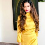 Payal Rohatgi Instagram - #VidyaBalan की फ़िल्म flop हो गयी तो अपने आप को relevant बनाने के चक्कर में यह अब pseudo feminist बन रही है Rhea का समर्थन करके।यह कह रही कि Rhea को FRAME करा जा रहा तो आप को जवाब दिया जा रहा है #MallikaSingh द्वारा जो आप जैसे jobless feminists को कहती हैं कि कैसे इन औरतों को परिवार कि चिंता तब नहीं हुई जब सुशांत पर नक़ली #MeToo के आरोप लगे और इनको सुशांत की mental health की कभी भी चिंता नहीं हुई जैसे अभी Rhea की हो रही है। Vidya अगर Rhea को FRAME किया जा रहा है तो prove करो court में जैसे तुम बाक़ी पुरुषों के ऊपर करती हो जिन्हें हम innocent कहते हैं। Innocent Until Proven Guilty यह जो dialogue है इन frustrated औरतों का उन्हें यह dialogue उन पुरुषों के लिए क्यूँ नहीं अनुचित लगता जिनके ऊपर नक़ली बलात्कार और molestation के आरोप लगाए जाते है ??? यहाँ पर तो एक मौत हुई और मौत भी एक talented पुरूष की और उस के पीछे के ज़िम्मेदार लोगों के interrogation पर आपको आपत्ति है ??? Disha के मौत के मौत के बाद सुशांत की mental health पर असर पड़ा उसका नाम उससे जोड़ने से।तब आप कहाँ थी ???? वो Dil Bechara की promotions करना भी नहीं चाहता था उस #MeToo के डर से। Rhea के भाई को drugs supply किया जाता है ऐसा drug peddler ने कहा जिसे arrest किया गया। साथ में Ashok Saraogi ने कहा जो Shruti Modi का वकील है कि बहनो को depression के बारे में पता था वो वकील में #ImitiazKhatri का नाम लिया है जो drugs supply करता है बालीवुड में। अब इस पर भी कोई टिप्पणी देना Vidya Aunty 🙏 Imtiaz Khatri के Dubai connections तो है यह हम जानते है। अब अगर CBI यह सबूत निकाल पाए तो सब अंदर जाएगे। रही बार सुशांत के fans ने उसके साथ फ़ोटो खिची थी जब वो Paris में थे और Rhea का jhoot electronic सबूत से पकड़ा जाता है। अब कोई सुशांत का FAN इस होटेल में जाकर वो फ़ोटो की तस्वीर ला दे जिसे देख सुशांत hallucinate करने लगा Rhea के मुताबिक़ तो Aunty एकदम पकड़ी जाएगी। Vikas Gupta जो एक channel के head है उन्होंने Rhea के ख़िलाफ़ बोलकर अच्छा किया क्यूँकि वो BiggBoss भी गए थे और यह stand मुझे उनका अच्छा लगा। Feminists अब media trial से आपत्ति है तो तब तुम कहाँ छुप्पी हुई थी जब पुरूष समाज पर media trial होता है उनका गुनाह साबित किए बिना ??? Asaram Bapu, Shiney Ahuja, Sarabjit Singh, SSR यह सब पर media trial हुआ जो काफ़ी हद तक damaging था इनके वजूद के लिए 🙏 #payalrohatgi @daama.mj
