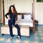 Payal Rohatgi Instagram – सुशांत शायद बॉलीवुड का nepotism सहेन नहीं कर पाया या जो politics हो रही थी उसके साथ परंतु इस मानसिक स्थिति का ग़लत फ़्यादा उठाया Rhea ने और सुशांत की बहने उन्हें समझ नहीं पायी। क्यूँकि Rani दी का chat है Shruti Modi के साथ Nov २६ को दवाई की prescription के बारे में। और अभी हम ने सुना कि तीन बहने थी nov में सुशांत के घर में और nov २७ को एक बड़ी लड़ाई हुई थी जिसके वजह से तीनो बहनो ने घर छोड़ दिया और lalit hotel चली गयी। अगले दिन सुशांत ने खुद को hospital में भरती किया अपना इलाज करने के लिए। यह सब सुन कर सुशांत के लिए बहुत बुरा लगता है। 

सुशांत का strong front टूट गया था जो बहुत बुरा था।Europe trip से सुशांत जब वापिस आया तब वो affected था #Drive picture के OTT platform पर release होने से शायद क्यूँकि Samuel Miranda कह रहा है कि वो trip से आकर सुशांत काफ़ी रोता था और रात को room से बाहर आके भगवान की मूर्ति को गले लगाता था। 

अगर बहनो को पता था कि सुशांत substance abuse कर रहा है Ashok वकील के अनुसार तो यह ग़लत है क्यूँकि उनको फिर नहीं कहना चाहिए था कि उन्हें नहीं पता था इसके बारे में। सुशांत की बहन उन्हें waterstone club भी मिलने गई थी।वहाँ भी कहा जाता है कि सुशांत रोते थे।यह सुनकर बहुत दुःख होता है। 

June ८ को सुशांत अपनी बहन Priyanka से WhatsApp chat करते है कि उन्हें prescription चाहिए होगी दवाई लाने के लिए जो उनके कोई Doctor ने लिखी थी।तब Priyanka online prescription भेजती है WhatsApp पर सुशान्त को। तो बहन ही June ८ से सुशांत की prescription वाली दवाई handle कर रही थी जो काफ़ी shocking कहा मुझे। 

अब सही और ग़लत कौन है यह CBI बताएगा मगर यह अभी तक का सच है 🙏  #payalrohatgi