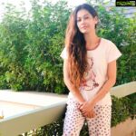 Payal Rohatgi Instagram - #MediaTrial तो हमारे देश भारत में होता आ रहा है। #Aasaram babu के साथ भी तो media trial हुआ था उन्हें गिरफ़्तार करने से पहले ??? अब वो jail में हैं क्यूँकि उनके ख़िलाफ़ सबूत पेश किए गए court में मगर मुझे अभी भी उनके fans द्वारा email आते हैं कि वो बेगुनाह थे और उन्हें साज़िश तहत फँसाया गया। email में कहते हैं उनके followers की Asaram कोई ओर ceremony में थे जब यह घटना हुई और लड़की के शरीर पर एक भी निशान नहीं थे। अब ना में court हूँ ना judge मगर मेरे साथ जो Motilal Nehru के video दौरान हुआ यह मुझे हमेशा याद रहेगा। Money Laundering तो हुआ है सुशांत के case में। ED involve हुआ क्यूँकि १५ crore का figure था परंतु अगर १ crore का भी money laundering हुआ है तो वो है तो गुनाह। Rhea को उसकी explanation तो देनी पड़ेगी। Salman Khan का share है Kwan entertainment में जो talent company ने Rhea के account में पैसे transfer किए जो सुशांत के account के उन्हें मिले।Shruti Modi का भी audio में आवाज़ थी जहां वो कह रही थी की कैसे अब अगर कोई contract sign किया सुशांत ने trust बनाने के लिए तो वो ख़ारिज हो जाएगा क्यूँकि उसकी मानसिक स्थिति ठीक नहीं थी। तो यह लोग क्यूँ परिवार को involve नहीं कर रहे थे ?? यह मेरा पूछना है ? Asaram Bapu से लेकर Kuldeep Singh Sengar से लेकर Shiney Ahuja सब पुरुषों के साथ MEDIA TRIAL हुआ मगर तब किसिको आपत्ति नहीं थी feminist gang से मगर अब आपत्ति है Rhea के media trial से क्यूँकि वो feminism का नया चेहरा है ??? सुशांत शायद पिस गया परिवार और Rhea के बीच में और #mediatrial जो disha की मौत के बाद उसका नाम जोड़ना था सुशांत का disha के साथ वो तब भी ग़लत था।मगर तब कोई feminist ने आवाज़ नहीं उठाई।सुशांत के bank accounts की statements में #dryfruits यह शब्द का प्रयोग किया गया है बार बार ख़रीदी की तौर पर मगर कोई २ दिन के gap में same amount के कितने dry fruits लेता है ? यह drugs related code word हो सकता है । साथ ४ लाख का पूजा का expense है जो काफ़ी shocking है कि ऐसी कौनसी पूजा १ महीने के अंदर करी सुशांत के यहाँ जो इतनी महंगी थी ??? CA भी बदले गए ?? #payalrohatgi