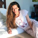 Payal Rohatgi Instagram - भारत के अंदर बहुत media trial होते हैं परंतु हाँ पुरुष villain होता है तब सब जायज़ हैं मगर गलती से औरत villian निकले तो media trial के ख़िलाफ़ बोलने लगो ??? #ZairaWasim का उदाहरण तो सबको पता है ना कि कैसे उसने एक हिंदू आदमी के ऊपर molestation का आरोप लगा कर उसकी और उसके परिवार की ज़िंदगी खरब करी।#Sarbjit जो Delhi से था उसके ऊपर वो लड़की ने जो photo click कर उसे बदनाम किया bichara आजतक court के चक्कर काट रहा है। तो Rhea के साथ media trial हुआ तो क्या हुआ ? भारत के अंदर लोग कह रहे हैं कि evidence के बिना Rhea को arrest नहीं कर सकते? Rhea जो abetment to suicide में accused है 😡 परंतु भारत में Motilal Nehru की बीवी या ग़िनवाने पर मुझे arrest किया गया ???? हाँ ? क्या एक facebook पर video बनाना इतना बड़ा जुर्म है ?? एक इंसान की मौत से बड़ा जुर्म ??? Rhea bichari अपने live-in partner की audio recording करती थी financial मामले discuss करते समय। ऐसी ही मैंने एक recording सुनी। यह Rhea सुशांत को drugs arrange करवाके देती थी और उसका भाई भी इसमें मिला हुआ था। Ashok, सुशांत का ३ साल पुराना cook ने बयान दिया कि Rhea सुशांत के finances के साथ सुशांत की मुलाक़ात उसकी बहनो के साथ control करती थी।यह सच है क्यूँकि Ashok ने खुद कहा कि बहने appointment लेकर सुशांत को मिलने आती थी और एक बार तो उन्हें नीचे से ही वापिस भेज दिया WhatsApp message द्वारा जो यकीनन Rhea ने किया होगा सुशांत के फ़ोन से। Rhea का झूट कि Satish Mansinde जी free में आए परंतु वकील कह रहे हैं कि वो fees charge करेंगे।Rhea का एक ओर झूट कि वो छोटा सुशांत चाहती थी तो उसने सुशांत के phone क्यूँ नहीं उठाए १४ June कि सुबह को ? क्या उसे नहीं लगा कि सुशांत को ज़रूरत हो सकती है उसकी ??? Breakup किसने किया Rhea ? आपने या फिर सुशांत ने ??? और Bangkok वाली trip में सारे पुरुष नहीं थे, Sara Ali Khan भी गयी थी सुशांत के साथ और दोनो २ दिनो तक कमरे में एक दूसरे के साथ समय बीता रहे थे। कितना झूट बोलती है यह Rhea ?? अभी तक आपको jail में नहीं डाला ?? क्यू ? आप औरत है शायद इसलिए ? Mumbai Police भी आपकी protection के लिए फटाफट आ गयी मगर Ganesh, Ankit, कंगना के लिए नहीं 😏 Live-in partner थोड़ा अपने partner के audio recording करते है ?? साथ में Mushtaq जो सुशांत का bodyguard था वो India Today को कहता है कि सुशांत charas करता था मगर दूसरी ओर वो Bangkok के trip पर एक महीना सुशांत के CC पर ऐश कर रहा था। @clovia_fashions