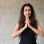 Payal Rohatgi Instagram - Ram Ram ji 🙏 For FEMINISTS like #ZoyaAkhtar #GuneetMonga and the Junior artists RULES HAVE TO BE EQUAL. Don’t play the victim card to save a criminal just because she is a woman. Zoya Brother is in relationship with Shibani who is best friend of Rhea 😛 Understand the chronology world. What if instead of Sushant it was Farhan Akhtar who had died under mysterious circumstances ???? #genderequality #payalrohatgi
