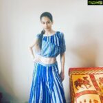 Payal Rohatgi Instagram - शिवसेना के Balasaheb Thackarey जी की मैं fan हूँ परंतु आज कल के शिव सेना के नेता मज़ाक़ बना रहे हैं उनकी legacy का। Sanjay Raut जी आप ने सुशांत की मौत के बाद कहा की उसकी मौत हुई suicide से सामना करके शिवसेना के अख़बार में।इसका कोई सबूत नहीं था आपके पास आपने industry कह रही है यह कहकर अपना बयान दिया और कहा कि सुशांत depressed था।और अब आप सुशांत के पिता को target कर रहे हैं यह कहकर कि उन्होंने दूसरी शादी की उसकी वजह से सुशांत अपने पिता से close नहीं थे ??? यह आपका बयान झूठा है और यह दर्शाता हैं कि अपना suicide वाला दावा भी शायद ग़लत होगा 🙏 राजनीति आप लोग कर रहे हैं सुशांत के नाम पर CBI को माँग पूरी नहीं करकर।समझ नहीं आता कि आप किसको और क्यूँ बचाना चाहते है ??? Kamya Punjabi आयी सुशांत के परिवार के समर्थन में जो सुनकर अच्छा लगा। उन्होंने अपना बयान दिया tweet के माध्यम से। सुशांत के परिवार की पता था कि सुशांत को depression के नाम पर दवाईओ का overdose दिया जा रहा है इसलिए उन्होंने Feb में मुंबई police की Whatsapp भेजा था परंतु police ने written complaint ना होने के कारण कुछ नहीं किया। परंतु शिवसेना आज परिवार का abetment to suicide वाला नज़रिया भी नहीं देखना चाहती क्यूँकि उसे bollywood के किसको बचाना है ???? Sameer Sharma जो TV कलाकार थे उनका भी मौत के पहले का video देखा जहाँ वो खुश थे मगर उनकी मौत की भी suicide कहा Mumbai police ने । 🙏 @bodhitreejaipur_official @yoggithc