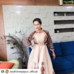Payal Rohatgi Instagram - हमने #SidarthPithani का Interview देखा TimesNow के साथ और उसने ख़ुद क़बूल किया कि वो Sushant को #Qutipin देता था depression से लड़ने के लिए??? क्या कोई इस दवाई का google search कर सकता है ?? यह दवाई काफ़ी dangerous है और इसे मैंने अपनी नानी को भी देने के बारे में दस बार सोचा था जो ९० की उम्र में room में गिर गयी थी और सिर पर चोट लगी थी और उसे hallucinations होते थे। Sidarth इतनी ख़तरनाक दवाई एक FIT आदमी को देने लगा और उसके परिवार को इसके बारे में पता था कि नहीं ???? Brother-in-law का Whatsapp message Mumbai Commissioner को जो भेजा गया था देखा परंतु यहाँ पर तो ज़बर्दस्ती सुशांत के साथ रहना चाहिए था क्यूँकि यह दवाई तो suicidal विचार पैदा करती है sideeffect के तौर और इसे रोकने के बाद इंसान और पागल हो जाता है। यह सुनकर बहुत बुरा लगा और ग़ुस्सा भी आ रहा है कि कैसे यह बार छुपी रही jan से ??? Rhea और वो डॉक्टर Kersi Chavda को jail होनी चाहिए परंतु परिवार को और ज़ोर लगाकर सुशांत के साथ रहना चाहिए था। Media में जिसने भी सुशांत के ऊपर MeToo का झूठा आरोप लगाया उसे सज़ा मिलनी चाहिए। यह एक साज़िश थी।साथ में Dil Bechara फ़िल्म एक biopic जैसी लगी जहाँ निर्देशक फ़िल्म तो तब release करना चाहता था जब सुशांत कि मौत हो जाती क्यूँकि लगता है यह सोचकर उसने यह फ़िल्म बनाई थी। Karma सबको उनके actions का फल देगा 🙏 #Repost @bodhitreejaipur_official with @get_repost ・・・ our very gorgeous diva with flair and finesse always on point @payalrohatgi exuberating fresh,uber feminine vibes in our 'fariaah anarakali on the special occasion of rakshabandhan