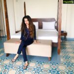 Payal Rohatgi Instagram – सुशांत शायद बॉलीवुड का nepotism सहेन नहीं कर पाया या जो politics हो रही थी उसके साथ परंतु इस मानसिक स्थिति का ग़लत फ़्यादा उठाया Rhea ने और सुशांत की बहने उन्हें समझ नहीं पायी। क्यूँकि Rani दी का chat है Shruti Modi के साथ Nov २६ को दवाई की prescription के बारे में। और अभी हम ने सुना कि तीन बहने थी nov में सुशांत के घर में और nov २७ को एक बड़ी लड़ाई हुई थी जिसके वजह से तीनो बहनो ने घर छोड़ दिया और lalit hotel चली गयी। अगले दिन सुशांत ने खुद को hospital में भरती किया अपना इलाज करने के लिए। यह सब सुन कर सुशांत के लिए बहुत बुरा लगता है। 

सुशांत का strong front टूट गया था जो बहुत बुरा था।Europe trip से सुशांत जब वापिस आया तब वो affected था #Drive picture के OTT platform पर release होने से शायद क्यूँकि Samuel Miranda कह रहा है कि वो trip से आकर सुशांत काफ़ी रोता था और रात को room से बाहर आके भगवान की मूर्ति को गले लगाता था। 

अगर बहनो को पता था कि सुशांत substance abuse कर रहा है Ashok वकील के अनुसार तो यह ग़लत है क्यूँकि उनको फिर नहीं कहना चाहिए था कि उन्हें नहीं पता था इसके बारे में। सुशांत की बहन उन्हें waterstone club भी मिलने गई थी।वहाँ भी कहा जाता है कि सुशांत रोते थे।यह सुनकर बहुत दुःख होता है। 

June ८ को सुशांत अपनी बहन Priyanka से WhatsApp chat करते है कि उन्हें prescription चाहिए होगी दवाई लाने के लिए जो उनके कोई Doctor ने लिखी थी।तब Priyanka online prescription भेजती है WhatsApp पर सुशान्त को। तो बहन ही June ८ से सुशांत की prescription वाली दवाई handle कर रही थी जो काफ़ी shocking कहा मुझे। 

अब सही और ग़लत कौन है यह CBI बताएगा मगर यह अभी तक का सच है 🙏  #payalrohatgi
