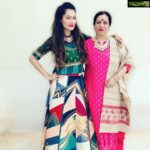 Payal Rohatgi Instagram - #DilBechara फ़िल्म देखने कि हिम्मत नहीं थी परंतु कुछ emails पढ़ने के बाद शुरू किया है देखना। फ़िल्म के शुरुआत में पता चला कि #ParullGossain फ़िल्म का PR कर रही है और यह Mahesh Bhatt camp की inhouse PR है। सारे Bhatt production के फ़िल्मों का PR यह ही करती है। एक फ़िल्म को गरम करणे के लिए Bhatt saab ने अपने ऊपर गुंडो द्वारा गोलियों भी चलवाई थी। यह है उनकी desperation और सोच। Mumbai police interrogation में यह PR वाली को भी बुलाओ।यह ज़रूर उस FAKE MeToo वाले आरोप के पीछे हो सकती है। अब बात करते हैं #SandipSingh की ऐसा दोस्त SSR का जिसकी आँख में एक बार भी मैंने आंसू नहीं देखा।वो कोई Interview में सवालों के जवाब घुमा रहा था कि कैसे सुशांत की दीदी उसके साथ रह रही थी फिर बदल दी statement की कोई परिवार का सदस्य नहीं रह रहा था।यह आदमी को तो फ़ुरसत से interrogate करना चाहिए। फिर सुना हमने #ShekharGupta का Interview जहाँ वो Screens awards में हुए superstars के ड्रामा के ऊपर information दे रहे थे। कैसे Hrithik Roshan, Karan Johar, Zoya Akhtar का सच बाहर आया यह सब को सुनना चाहिए। #payalrohatgi