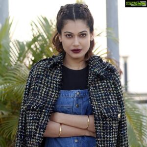 Payal Rohatgi Instagram - #Facebook के बाद मेरे #Twitter के accounts को suspend करवाया liberals ने। मैं हर वक्त कोशिश करती हूँ कि facts राखु social media platforms पर मगर मेरी आवाज़ को दबाने का प्रयास किया जा रहा है। Twitter ने ६ घंटे के बाद कोई email भेजा जहां बिना कारण के मेरे account को बंध करवाया। यह दादा गिरी होती है। विदेशी platforms ऐसा कैसे कर सकते है?? कोई रोक टोक क्यूँ नहीं हैं इनके ऊपर ?? मुझे जब तक यह माफ़ीनामा नहीं दे तब तक मैं इनके platform पर आना ही नहीं चाहती।और ना ही मैं कोई नया account बनाऊँगी। शेर भूखा रह सकता हैं मगर घास नहीं खा सकता। अब बात करते हैं सुशान्त के case के ऊपर। उनका कुत्ता कहाँ था जब यह सब हुआ? कुत्ते की belt से भी strangulation करी जा सकती थी। यह एक पहलू है जो हम share कर रहे हैं। सुशान्त के Facebook page को कोई handle कर रहा है और उसने page पर सुशांत की मौत का update किया है। location ३ है भारत में जहां से उनके पेज का handling होता है और एक location है Columbia की। कौन है यह सब लोग? #SandeepSingh पर sexual assault का case दर्ज किया गया है Mauritius में। अब यह सब खबर आप तक लाना कोई जुर्म नहीं। मेरे Twitter के suspend होने से कुछ liberal मुसलिम औरतें खुश हैं। उनको मेरा Safoora Zagar वाला tweet अच्छा नहीं लगा जहां मैं उन्हें condoms का use करणे के लिए कहती हूँ। अजीब हैं यह औरतें क्यूँकि इनके पति उन्हें सिर्फ़ बच्चा पैदा करणे के लिए रखते हैं आज के समय भी। शायद liberal मुस्लिम औरतों को समझ नहीं आता freedom क्या है ज़िंदगी में। जाते जाते जनसंख्या क़ानून लाना आवयस्क है भारत में क्यूँकि हमारी आबादी बहुत बड़ गयी है और हमने चीन को भी पीछे छोड़ दिया है। अब मैं बात करूँगी Instagram और Youtube के platform द्वारा जब तक कोई भारतीय platform नहीं बनाता 🙏 #payalrohatgi