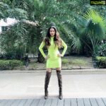 Payal Rohatgi Instagram - Social Media ने सभी नक़ली पत्रकार, नक़ली मीडिया और बॉलीवुड के losers को expose किया। आज जो बॉलीवुड lobby वाले लोग कह रहे हैं कि हम लोग जो सुशांत की मौत पर CBI जाँच चाहते हैं वो यह सब इसलिए कर रहे हैं क्यूँकि उनको अपने social media accounts के followers बढ़ाने है तो मैं उन donkeys को इतना कहना चाहती हूँ कि बॉलीवुड के superstars जो खुद नक़ली followers लेके बैठे हैं PR companies के साथ tieup के कारण वो बैठके हमें target कर रहे हैं 😂 hypocrisy कि भी हद्द होती है 🙏 Britany Spears और Kanye West जैसे International हस्तियों ने suicide नहीं किया जो बहुत सालो से depression से लड़ रहे हैं। Depika Padukone और Alia की बहन ने ऐसा नहीं किया मगर ६ महीने पहले तक अच्छा भला इंसान Sushant ने suicide कर लिया ???? वह रे logic 🙏 Ekta Kapoor एक psychotic औरत खुद है और यह मैंने अपनी आँखो से देखा है जब मैंने Nach Baliye में काम किया था उसके साथ। मगर यह पैसों कि भूखी औरत अब Pavitra Rishta fund चालू कर रही है सुशान्त के नाम से पैसा इकठा करने के लिए और सुशांत को पागल का दर्जा दे रही है इस प्रयास में 😡 Somesh Mishra जो Dharma production के creative हैं वो Chetan Bhagat तो target करते हैं और Anurag Kashyap का समर्थन करते हैं 😉 क्यूँकि अब एक डूबता हुआ तिनका दूसरे डूबते हुए तिनके का सहारा तो लेगा 🙏 Kangana के टीम account ने सुशांत का एक २०१५ का tweet nepotism की सच्चाई रखते हुए share किया है। सुशांत बड़ी बड़ी picture करने वाला था मगर उसका काम छिना गया और जो लोग इसके लिए ज़िम्मेदार हैं उन्हें सज़ा मिलनी चाहिए 🙏 #payalrohatgi