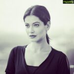 Payal Rohatgi Instagram - आज हम बात करते हैं कुछ journalists की जिनका नाम लिया जाएगा जो #Nepotism को बढ़ावा देते हैं बॉलीवुड में। सबसे पहले #RajeevMasand की बात करते हैं जो काफ़ी सालो से Sushant को target कर रहा था। यह कहने से कि वो #Skritchaser था और alcoholic या फिर tantrum फेकने वाला अभिनेता जो set पर director के नाक में दम करके रखता था। यह इतना गिरा हुआ है कि उसने अभी तक Sushant की मौत पर अफ़सोस तक नहीं किया।इसका एक video देखा #AliaBhatt के साथ जहाँ वो उसकी nepotism की कहानी सुनकर काफ़ी ख़ुश लग रहा था कि कैसे वो दूसरी अभिनेत्री का काम छिनती है। दूसरा नाम #TaranAdarsh का है जिसने हाल में Sushant के निधन के बाद एक online interview line up कि जहाँ उसने #VidhyutJamwal और #KunalKhemu को बुलाना ठीक नहीं समझा क्यूँकि वो A grade सितारे नहीं थे बाक़ी कलाकारों की तरह जैसे कि Abhishek Bachchan, Akshay Kumar या Alia Bhatt 🙀 #AnupamaChopra भी दोगली journalist है और सभी लोग जो Sushant को मौत पर सवाल उठा रहे हैं उन्हें बुरा भला कह रही है।यह लोग star kids की promote करते हैं🙏 एक आख़री सवाल सभी से कि जो कैसे एक celebrity के नाम से ५० sim card लिए गए एक महीने के अंदर ?? क्या sim supplier ने सवाल नहीं पूछे ? कौन जाके लाता था यह Sim card ? कौन ID proof दिखाता था ? इन सवालों का जवाब चाहिए #MumbaiPolice 🙏 #payalrohatgi