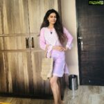 Payal Rohatgi Instagram - अगर आतंकवादी का बेटा आतंकवादी नहीं तो फिर एक अभिनेता का बेटा अभिनेता कैसे ??? बुद्धिजीवी लोग जो आतंकवादी के बच्चों को बचाते हैं यह कहकर की आतंकवाद खून में नहीं होता वो लोग कैसे कह सकते हैं कि acting एक अभिनेता के बच्चे के खून में होती है ???? #SoniRazdan जो अब victim card खेलना चाहती है उनको में यही कहना चाहती हूँ कि यह logic सुनो और फिर आगे से अपना मुँह खोलना। #Sushant की मौत फाँसी लगाने से हुई है ऐसा post mortem की report बता रही है। मगर सवाल बहुत सारे हैं हमारे मन में क्यूँकि सबूत जो हमने देखे social media पर वो कुछ ओर दर्शाते हैं। #DivyaKhoslaKumar अपने पति के समर्थन में अपने रसोईये को लेके आती है। बड़ी हास्य जनक बात लगी क्यूँकि वफ़ादार नौकर अपने मालिक के बहुत सारे राज़ अपने तक रखता है।इतनी सारी लड़कियों को झूट बोलने की अव्यशकता नहीं ओर सच बहुत देर तक छूप नहीं सकता। #KaranJohar जो हर वक्त कहता है कि वो STARS के साथ काम करता है उसे हम यह पूछते हैं कि फिर Alia Bhatt, Varun Dhawan, Tiger Shroff, Fawad Khan, Sidarth Malhotra इन सब को break क्यूँ दिया ??? क्यूँकि जब काम दिया इनको यह तब star नहीं थे 🤣🤣🤣 तो ऐसा क्या किया उन्होंने कि आपने उन्हें break दिया ??? @sadiyachikankari @vimla_rugs