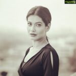 Payal Rohatgi Instagram - Mumbai Police से कुछ #facts share करते हैं। आप जिस तरह से biased व्यावहार कर रहे हैं #KarishmaBhosale के साथ क्यूँकि उसने Azaan की volume करणे को कहा जो Supreme court का order है मगर आपको उसे notice भेजना था ??? क्यूँकि वो हिन्दु है 🙏 अब बात करते हैं Sushant की मौत के ऊपर। उनकी मौत की खबर Wikipedia पर public को information मिली उससे पहले update कर दी गयी थी।यह कैसे हो सकता है ?? उनका एक dance show का video है जहाँ choreographer उनका गला दबा रही होती है और अपने आप को बचाने के लिए वो left hand की ३ ungli का इस्तेमाल करते हैं वो असल ज़िंदगी में भी हुआ है। उनके चेहरे पर कोई post suicide के निशान नहीं थे। हमें उनकी investments के ऊपर information चाहिए। क्यूँकि वो partner थे Rhea और उसके भई के साथ जहाँ पर सारा पैसा उनका था। यह Green Dupatta का कपड़ा किसका था और कहाँ से आया ? CCTV की footage क्यू नहीं है ? उनके दोस्त कौन थे वो पिछली रात उनके घर आए ?? कहाँ है #SidharthPithani जो Rhea के photos खिचता था ? मगर Rhea उसे घर में नहीं रखना चाहती थी। Rhea कह रही है कि वो शादी करणे वाली थी तो फिर उसने Sushant के साथ की photos delete क्यूँ करी ?? क्या forensic report कहती है कि green कपड़े के fibre Sushant के ungli में थे ? वो juice का glass कहाँ है ? Police के पास ? ऐसे घटना में मरने वाले का चेहरा नीला हो जाता है। Cadaveric spasm जो उनके एक हाथ में दिखा वो ३ घंटे पहले हुई मौत के बाद कैसे हो सकता है ? कमरे में stool या table नहीं था तो hanging कैसे हुई ?? क्यूँकि room की height और sushant की height के जाँचने के बाद यह कैसे कोई stool के बिना हो सकता है ?? Sushant का Instagram account कैसे उनकी मौत के बाद Mahesh Bhatt Saab को follow कर सकता है ??? #payalrohatgi