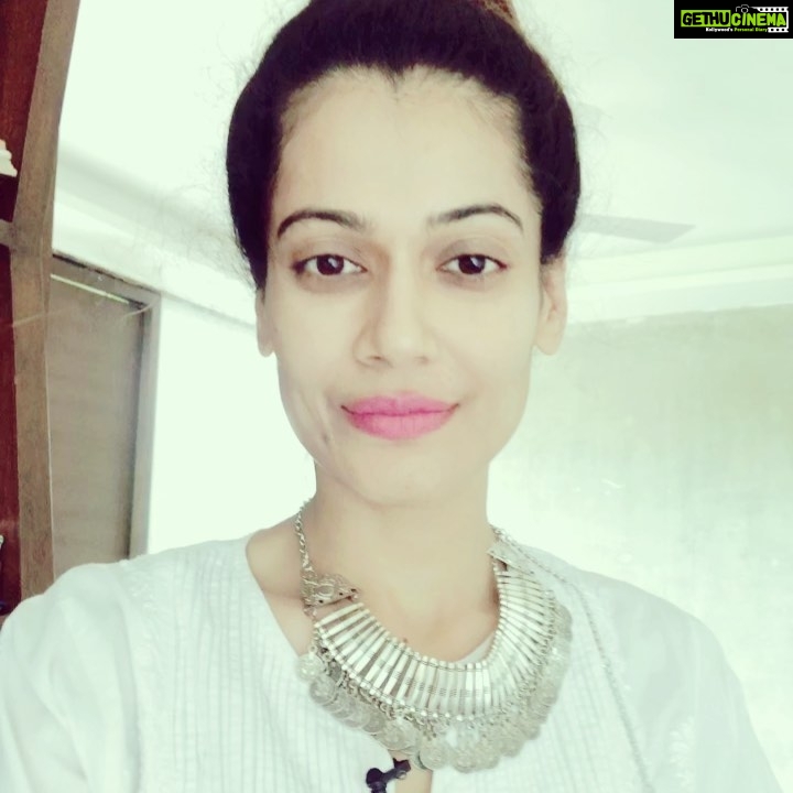 Payal Rohatgi Instagram - Ram Ram ji ЁЯЩП рдЕрдЧрд░ рдХреЛрдИ feminist рд╣рдорд╛рд░реЗ рдЖрджрд░рдгреАрдп рдкреНрд░рдзрд╛рдирдордВрддреНрд░реА рдХреЛ рдирдкреБрдВрд╕рдХ рдмреЛрд▓ рд╕рдХрддреА рд╣реИ рдЕрднрд┐рд╡реНрдпрдХреНрддрд┐ рдХреА рдЖрдЬрд╝рд╛рджреА рдХреЗ рдЪрдХреНрдХрд░ рдореЗрдВ рддреЛ рдЙрд╕ рдЧрд┐рд░реА рд╣реБрдИ рдФрд░рдд рдХреЛ рдХреБрддрд┐рдпрд╛ рддреЛ рдХрд╣ рд╣реА рд╕рдХрддреЗ рд╣реИрдВ ЁЯдкЁЯШ╣ #AlkaLambaisaKutiya ЁЯдг #PayalRohatgi
