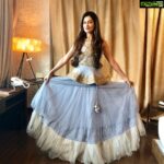 Payal Rohatgi Instagram - Article 26 सभी धर्मों के लोगों की हक़ देता है अपनी धार्मिक संस्था चलाने के लिए। परंतु भारत के अंदर मस्जिद की हक़ है मदरसा चलाने का, church की हक़ है convent school चलाने का परंतु मंदिर की हक़ नहीं गुरुकुल चलाने का 😡 यह ग़लत है और इसको बंध करना चाहिए क्यूँकि बहुसंख्य होने के नक़ाबके पीछे हिंदुओं की ख़त्म करणे का प्रयास किया जा रहा है। मंदिरो की सारी donations state सरकार लेती है और मंदिरो की ज़मीन भी लेती है। भारत में हिन्दु, मुस्लिम, सिख और ईसाई एक हैं और सबके साथ एक ही सलूक होना चाहिए और सबको अपनी धार्मिक समस्थाये चलाने का मौक़ा 🙏 #payalrohatgi