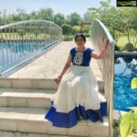 Payal Rohatgi Instagram - तुलसी को पेड़, गाय को पशु और माँ को सामान्य मानने वाले लोग बेवक़ूफ़ होते हैं 🙏 #payalrohatgi #VeenaRohatgi