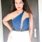 Payal Rohatgi Instagram - आज हम बात करते हैं China के बारे में वो China जिसने Corona virus बनाया एक #bioweapon की तरह और यह लापरवाही की वजह से उनसे उनके ही लोगों पर release हो गयी। उन्होंने अपने ही लोगों का बलिदान दे दिया। यह China के #Alibaba के founder #JackMa के समर्थन में आयी liberal #VidyaKrishnan जो #CaravanIndia जैसी घटिया news portal के लिए लिखती है। #JackMa ने tweet किया की कैसे वो Emergency supplies सारे Asian देशों को दे रहा है सिवाय भारत के तो यह liberals भारत विरोध में बयान दे रहे हैं 🙏 भारत के liberals को भीख अच्छी लगती है और उनको पाकिस्तान से ईर्षा हो रही है कि पाकिस्तान को भी emergency supply JackMa दे रहा है परंतु India को नहीं 😂 तो इस बेवक़ूफ़ औरत को में इतना कहना चाहती हूँ की भारत emergency supply दे रहा है Italy को जो एक G7 देश है क्यूँकि भारत शक्तिशाली है ना कि भिखारी। मगर मोदी नफ़रत में यह liberals china के गुण गाएँगे भारत में Twitter जैसे विदेशी platform पर जो china में ही ban है 🤣 🤣🤨 मगर इनको यह दोगलापण नहीं दिखता 🙏 चाइना जानबूचकर मानवता दिखा रहा है क्यूँकि उसे दुनिया को बताना है कि वो कितना मानवता के बारे में सोचता है जबकि उसी ने corona virus द्वारा अपने लोगों को शायद मरवा दिया 🙏 #payalrohatgi