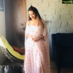 Payal Rohatgi Instagram - China #UNSC में #Coronavirus pandemic को discuss नहीं करना चाहता क्यूँकि उसे लगता है कि यह UNSC के scope से बाहर है 😡 जिस देश ने पूरे विश्व में यह बीमारी फेलाई अब हमें ज्ञान दे रहा कि क्या सही है और क्या ग़लत है। UNSC में Kashmir lockdown discuss होता है और Ebola outbreak भी discuss होता है परंतु coronavirus pandemic China discuss नहीं करना चाहता 🙏 चाइना को UNSC का permanent member बनाने का vote भी Nehru ने दिया था जो कांग्रिस का नेता था। आज कांग्रिस की #PriyankaGandhi ग़रीबों की बहुत चिंता कर रही हैं जो चलकर अपने गाँव जा रहे हैं। उस Priyanka Gandhi को मैं इतना कहना चाहती हूँ की तेरी पार्टी तो ७० साल से भारत से ग़रीबी हटा नहीं सकी और अब यह मोहतरमॉ चाहती है कि ५ साल में ग़रीबी हट जाए ? ग़रीबों को समझाइए कि lockdown मतलब lockdown जो पूरे देश के भले के लिए हैं। उन्हें खाना देकर मदद कारे नाकि भड़काके।भारत सरकार को बहुत पहले अंतरराष्ट्रीय विमान भारत में आने से बंध कर देने चाहिए थे परंतु अगर वो यह करते तो Priyanka जैसे लोग बोलते कि कैसे भारतीय को विदेशी धरती पर छोड़ दिया। क्यूँकि यह लोग तो हर तरह से सरकार के ख़िलाफ़ बोलेंगे🙏 #payalrohatgi
