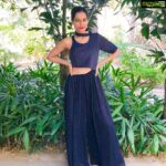 Payal Rohatgi Instagram - Coronavirus एक ऐसी बीमारी है जो wuhan जो China में है वहाँ से निकलकर अब बहुत सारे देशों में फेल गयी है। Italy में बहुत ज़्यादा लोगों के देहांत हो रहे हैं China के बाद यह बीमारी की वजह से। WHO ने भी इसे ख़तरनाक कहा है और अब यह बीमारी भारत में भी आ गयी है। भारतीय प्रधानमंत्री मोदी जी ने इसके ख़िलाफ़ लड़ने के लिए सारी व्यवस्था करी है और SAARC में भी बाक़ी South Asian देशों के नेताओ को सावधानी बरतने को कहा है। यह बीमारी का कोई vaccine अभी तक नहीं आया इसलिए हमें ज़्यादा सावधानी बरतनी होगी। नमस्ते से लोगों को greet करिए और अपने हाथ धोईए बार बार और mask पहेनिये जब बाहर जाते हो और हो सके तो भीड़ वाली जगह में मत जाइए 🙏 #payalrohatgi @daama.mj