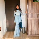 Payal Rohatgi Instagram - अभी व्यक्ति की आज़ादी एक मज़ाक़ है लोकतंत्र भारत में क्यूँकि यहाँ पर राष्ट्र वादीओं के social media accounts को निशाना बनाया जाता है और उन्हें block या फिर suspend कर दिया जाता है। परंतु liberals जो दिल्ली तक को जला देते हैं भारतीय मुस्लिम को गुमराह करके उनके accounts के साथ कुछ नहीं होता। Facebook और Instagram दोनो एक ही company के हैं और Facebook ने मेरा account सात दिन तक ब्लॉक किया है और Instagram पर भी में live videos upload नहीं कर सकती। Facebook ने कहा है कि मैं नफ़रत फेलाती हूँ उन posts को tag करके जो Shaheen Baug की सच्चाई लोगों तक पहुँचाते हैं। यह Facebook के office में जो officials हैं वो क्यूँ सच नहीं लोगों तक पहुँचाना चाहते ??? मेरी दरखास्त है प्रधानमंत्री और I&B ministry को कि क्यूँ भारत देश में यह विदेशी platform आकर भारत के हित में बोलने वाली आवाज़ को ही दबाते हैं ????? भारत को जलाने वाले लोगों के followers भारत में बढ़ते है और भारत के बारे में सोचने वालो के accounts पर suspension लगती है। भारत में स्वदेशी platform होना चाहिए जहां सब अपनी आवाज़ रख सके। आप किसी के विचारों से सहमति नहीं रख सकते परंतु आप उन्हें अपने विचार रखने से कैसे रोक सकते हैं ??? @blackmirror_couture #payalrohatgi