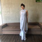 Payal Rohatgi Instagram - आज Yes Bank के ऊपर जो cap लगी है RBI की वो सरकार ने depositors के पैसे बचाने के लिए की है। liberals जो खुद हिंदू-मुस्लिम करके देश की economy को ख़राब करना चाहते हैं जैसे उन्होंने किया CAA के नाम पर बस जलाकर और पथराव करके मुझ पर आरोप लगा रहे है कि में economy की बात करते हुए अच्छी नहीं लगती। मैंने हिंदू-मुस्लिम नहीं किया 🙏 मैं सिर्फ़ हिंदुओं के हक़ में अपने विचार रखती हूँ जो देश के हित में भी होते हैं। रही बात Yes Bank कि वो काफ़ी महीनो से लोगों को बेवक़ूफ़ बना रहे थे की उनके पास investor है जो ग़लत खबर थी और मेरे पिताजी जैसे बहुत बुजुर्ग लोग उनके झाँसे में आ गए। मोदी जी कोई भी फ़ैसला देश के ख़िलाफ़ या देश वाशिओं के ख़िलाफ़ नहीं लेंगे। और जो लोग tax भरते नहीं वो भैठकर banking के दे रहे हैं 🙏 lecture दे रहे हैं। मैं हिंदू हूँ, मैं tax भरती हूँ और कोई Islamist funding द्वारा घर नहीं चलाती। जो लोग ५०० रुपए के लिए भारत में दंगे करते हैं उनके समर्थक बेठकर मुझे भाषण #payalrohatgi @daama.mj