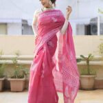 Payal Rohatgi Instagram - New Launch ✨ Light as a feather, the ethereal Pink Moonga Doria Saree is a must-have in your saree collection. This saree embodies a unique squared check pattern further adorned with the classic motifs on lively hues, carry your grace with flying colors . Perfect for your high tea evenings and casual day out. Free-spirited and feminine; @payalrohatgi sure knows how to steal our hearts! 📸 @shutterjuicestudio Shop now: Link in bio . . . . . Also, shop our entire collection available at @amazonfashionin #outfitgoals #tamairafashion #outfitinspiration #cottonsarees #mulmulsaree #purecotton #sareestore #sareestyle #sareeinspiration #loveforcotton #lovesaree #sareecollection #onlinesareestore