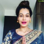 Payal Rohatgi Instagram - भारत मैं इतिहास अध्ययन तथा लेखन की परंपरा अतयंत प्राचीन है। इतिहास को अतीत की समरण शक्ति, मनुष्य के आचरण का विवरण तथा समाज में मानव स्वभाव का ब्योरा माना जाता है।इसे राष्ट्र का चशु भी कहा गया है। इतिहास अतीत दर्पण, वर्तमान का आत्मविश्वास तथा भविष्य की परिकल्पना का स्वरूप माना गया है।भारत विश्व का प्राचीनतम राष्ट्र है।वह जीवमान राष्ट्रपुरुष है।इतिहास में कोई अंतिम सत्य नहीं, बल्कि सतत सत्य के साशातकर का गंभीर प्रयास है। जय भवानी 🙏 #payalrohatgi