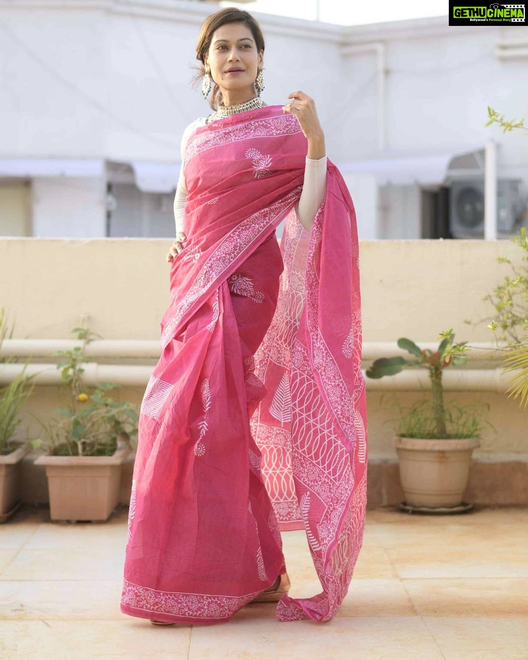 Payal Rohatgi Instagram - New Launch ✨ Light as a feather, the ethereal Pink Moonga Doria Saree is a must-have in your saree collection. This saree embodies a unique squared check pattern further adorned with the classic motifs on lively hues, carry your grace with flying colors . Perfect for your high tea evenings and casual day out. Free-spirited and feminine; @payalrohatgi sure knows how to steal our hearts! 📸 @shutterjuicestudio Shop now: Link in bio . . . . . Also, shop our entire collection available at @amazonfashionin #outfitgoals #tamairafashion #outfitinspiration #cottonsarees #mulmulsaree #purecotton #sareestore #sareestyle #sareeinspiration #loveforcotton #lovesaree #sareecollection #onlinesareestore