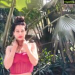 Payal Rohatgi Instagram - #AAP party की जीत दर्शाता है कि हिन्दु को सिर्फ़ free चीजें चाहिए क्यूँकि जो ६० प्रतिशत लोगों ने vote किया उन्होंने Free चीजें वालों को vote दिया।यह हिन्दु को कुछ लेना देना नहीं Article 370 निकलने की वजह से अब कश्मीरी हिंदुओं को फिर से कश्मीर में बसाया जाएगा, CAA क़ानून द्वारा पाकिस्तानी, बंगला और Afghanistan के हिंदुओं को भारतीय नागरिकता मिलेगी आसानी से। यह हिंदुओं को तो सिर्फ़ अपना घर चलाना है। Manish Sisodia जो #Aap के हिन्दु नेता है उनकी जीत की margin ३००० वोट की थी जो शिक्षा देने की वजह से जीते हैं ऐसा कह रहे थे। Amantullah Khan ७०००० की margin से जीते जो दिखाता है कि Islam की वजह से Arvind Kejriwal जीता है 🙏 मुस्लिम सारे vote करणे जाते हैं और इसलिए भारत में राजनीति करणे वाले भारत के मुसलिम vote bank के पीछे भागते हैं ना कि हिंदुओं के पीछे क्यूँकि हिन्दु सो रहा है। उसे जगाना नामुमकिन हो गया है क्यूँकि उसे फ़रक ही नहीं पड़ता कि भारत Islamic देश बने या नहीं। Islamic देश बनेगा भारत तो क्या बड़ी बात है ? भारत की feminists burqa में घुमेंगी और यहाँ पर भी Sharia क़ानून लागू हो जाएगा। Afghanistan भी कभी हिन्दु बहुसांख्य देश था और Indonesia भी। आज वो मुसलिम देश हैं और भारत जो आज हिन्दु बहुसांख्य देश है २० साल बाद Islamic देश बन जाएगा 🙏 #payalrohatgi