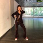 Payal Rohatgi Instagram - Swara कोई Indore की rally में speech दे रही थी कि Nagpur के चड्डी वाले लोग decide नहीं कर सकते की हिंदुस्तान किसका है 🤪🤪 यह औरत भी Kunal Kamra की तरह mentally unstable हो गयी है 🤣 RSS कोई political party नहीं और centre में भाजपा सरकार है जिसके नेता और हमारे देश के प्रधानमंत्री मोदी जी Gandhi जी का भी उतना सम्मान करते हैं जितना Liberals करते है 🤪 फिर Swara भारत के मुसलमानो को बोल रही है कि काग़ज़ नहीं दिखाना जो अगर यह करते हैं तो यकीनन detention camp में डाल दिए जाएगे। जो लोग Supreme Court में भगवान राम के होने का सबूत माँगते हैं वो खुद अपने काग़ज़ नहीं दिखाना चाहते🤔 अजीब हैं यह liberals 🤣🤣 यह औरत तो खुद तो डूबेगी साथ में सब भारतीय मुस्लिम को डुबाएगी क्यूँकि वो उनको भड़का रही है सरकार के ख़िलाफ़। यह वो ही सरकार है जिसने ५ क्रोर madarasa क़ो schlorship दी सरकार बनाते समय क्यूँकि वो भारत के मुस्लिम बच्चों को सही शिक्षा देना चाहते थे। परंतु यह donkey ने अब अपना राजनीतिक career चालू करने के चक्कर में CAA पे इतनी जानकारी होने के बावजूद लोगों को भड़काना बंद नहीं किया। सही माईने में यह सस्ता नशा कर रही है और बावली हो गयी है 🤣 #payalrohatgi