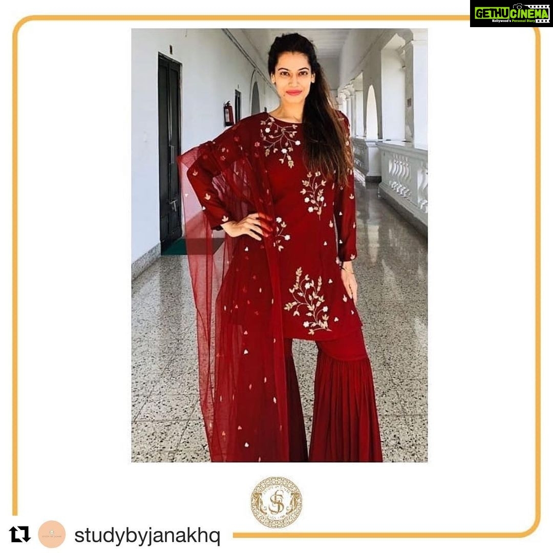 Payal Rohatgi Instagram - आज #PadmaAwards list भी release करी गयी है और उनमें कुछ नाम है उन भारतीय के जिन्हें पढ़कर मुझे अच्छा लगा क्यूँकि उन्होंने स्वार्थ बिना देश की सेवा की है जो सराहनीय है। परंतु कुछ नाम ऐसे हैं जिनसे मैं सहमति नहीं रखती।पहला नाम है #EktaKapoor का क्यूँकि यह औरत बहुत unethical है मेरे हिसाब से।मैंने #NachBaliye show किया था उसके साथ जहाँ उसने #RashmiDesai की टाँग टूटने का ड्रामा करवाया था अपनी team द्वारा क्यूँकि Rashmi को एक appearance के लिए भारत से बाहर जाना था। यह शो #BiggBoss के basis पर था और आप कोई भी contestant को झूट के आधार पर hotel से बाहर निकाल कर ऐसा unethical कार्य नहीं कर सकते थे बाक़ी contestants के साथ क्यूँकि आप show के producer थे।मगर #EktaKapoor ने ऐसा किया।इसके ईलावा उसने porn industry को भारत में promote किया एक pornstar को break देकर क्यूँकि उसे अपना business चलाना था।Porn भारत में ban है परंतु यह करणे से Ekta ने भी indirectly बलात्कार को बढ़ावा दिया क्यूँकि भारत के अंपड पुरुष porn के ग़ुलाम बने क्यूँकि pornstar को भारत में सम्मान दिया Ekta जैसे लोगों ने। दूसरा उदाहरण है #KaranJohar का जो professionally तो #Padamshri deserve करते थे परंतु वो एक Islamist के साथ काम करते हैं नामक #HusainHaidry जो खुलेआम देश के ख़िलाफ़ बोलता है यह सुनकर अच्छा नहीं लगा। तीसरा उदाहरण पाकिस्तानी muslim जो आज भारतीय नागरिकता रखता है उसका है क्यूँकि अगर वो भारत का सर्वोच्च पुरस्कार deserve करते हैं तो भारतीय खिलाड़ी #KDJadhav जिन्होंने भारत का पहला अलिम्पिक medal जीता था वो तो #BharatRatna deserve करते हैं। परंतु उन्हें अभी तक कोई भी सरकार ने #Padamshri भी नहीं दिया🙏 National Award ओर Padamshri यह सब awards में स्वार्थ कम और merit की आव्यशक्ता ज़्यादा 🙏 #Repost @studybyjanakhq with @get_repost @sangramsingh_wrestler & @payalrohatgi spotted in the city wearing #studybyjanakhq #bespokesuit & #womencouture On Sangram Singh - Bespoke Grey Check Suit with 2 tone lapel detailing & a crisp white printed shirt On Payal Rohatgi - Deep red Garara set accentuated with tonal detailing on short kurta & net dupatta Shop the look at #studybyjanak #southex #mensfashion #womenwear @vandymehra @mannoj.mehra
