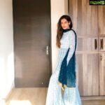 Payal Rohatgi Instagram - अभी व्यक्ति की आज़ादी एक मज़ाक़ है लोकतंत्र भारत में क्यूँकि यहाँ पर राष्ट्र वादीओं के social media accounts को निशाना बनाया जाता है और उन्हें block या फिर suspend कर दिया जाता है। परंतु liberals जो दिल्ली तक को जला देते हैं भारतीय मुस्लिम को गुमराह करके उनके accounts के साथ कुछ नहीं होता। Facebook और Instagram दोनो एक ही company के हैं और Facebook ने मेरा account सात दिन तक ब्लॉक किया है और Instagram पर भी में live videos upload नहीं कर सकती। Facebook ने कहा है कि मैं नफ़रत फेलाती हूँ उन posts को tag करके जो Shaheen Baug की सच्चाई लोगों तक पहुँचाते हैं। यह Facebook के office में जो officials हैं वो क्यूँ सच नहीं लोगों तक पहुँचाना चाहते ??? मेरी दरखास्त है प्रधानमंत्री और I&B ministry को कि क्यूँ भारत देश में यह विदेशी platform आकर भारत के हित में बोलने वाली आवाज़ को ही दबाते हैं ????? भारत को जलाने वाले लोगों के followers भारत में बढ़ते है और भारत के बारे में सोचने वालो के accounts पर suspension लगती है। भारत में स्वदेशी platform होना चाहिए जहां सब अपनी आवाज़ रख सके। आप किसी के विचारों से सहमति नहीं रख सकते परंतु आप उन्हें अपने विचार रखने से कैसे रोक सकते हैं ??? @blackmirror_couture #payalrohatgi
