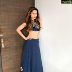 Payal Rohatgi Instagram - Article 28, 29 और 30 को भारत के सविधान से निकालना होगा या तो amend करना होगा। यह article Hindu विरोधी article हैं और यह द्वारा कोई भी हिन्दु educational institute में भागवत गीता या फिर रामायण नहीं पढ़ा सकता परंतु एक Muslim educational institute में क़ुरान और बाइबल की teachings पढ़ा सकता है। साथ में Gurukul परम्परा को target करते हैं क्यूँकि Gurukul को कोई सरकारी सहायता नहीं मिलती परंतु Madarsaa को मिलतीं है। मस्जिद और चर्च के revenue को सरकार नहीं लेता परंतु मंदिर की सारी कमाई सरकार लेता है 😡 हमारे देश में #भारतमाताकीजय बोलना साम्प्रदायिक बयान है परंतु #पाकिस्तानज़िंदाबाद एक freedom of speech है। #AmarnathYatra पर यात्रियों को tax लगता है और #Haj पर सब्सिडी मिलती है 🙏 #payalrohatgi