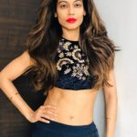 Payal Rohatgi Instagram - बहुत लोग यह अफ़वाह फ़ेला रहे हैं कि भाजपा और RSS दिल्ली के दंगो के पीछे है तो फिर AAP पार्टी के नेताओ के नाम क्यू आ रहे हैं तहक़ीक़ात में?? पहले #TahirHussain नाम लिया #AnkitSharma के परिवार ने जो AAP पार्टी के नेता हैं। Tahir पर इल्ज़ाम हैं Ankit की मौत का जो बहुत ही भयानक तरीक़े से की गयी थी। Sonam Kapoor ने इस पर tweet नहीं किया मगर वो Scroll को Funding कर रही है ऐसा उसने tweet किया है 🤔 यह औरत हिंदुओ पर हुए अत्याचार के ऊपर कभी बात नहीं करती परंतु हिंदू विरोधी tweet ज़रूर करती है। #ShivVihar और #Mustafabad में भी हिंदू लोगों के स्कूल, garage और मंदिर को जलाया गया। Raj Nayak एक दूसरा hinduphohic हिंदू TajMahal की प्यार का प्रतीक बुलाता है जो एक हिंसा का प्रतीक है मेरे अनुसार। क्यूँकि ShahJahan ने सारे कारीगरों के हाथ काट दिए थे ताज महल बनने के बाद। परंतु यह hinduphobic हिंदू जो अपनी निजी ज़िंदगी में भी रंगीन मिज़ाज रखता है वो Ram Setu को प्यार का symbol नहीं बोलेगा मगर Shahjahan को जिसने Mumtaz की मौत के बाद उसकी बहन से निकाह कर लिया था 🙄 यह लोग जो भाजपा और RSS को दोषी मान रहे हैं वो AAP के नेताओ के षडियंतर के बारे में चुप हैं 🙏 #payalrohatgi