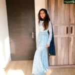 Payal Rohatgi Instagram - कांग्रिस के नेता शांति मार्च कर रहे हैं दिल्ली के अंदर जब congress की president #SoniaGandhi भड़काऊ बयान देती आ रही है CAA के विरुद्ध और Rahul Gandhi और Priyanka Gandhi के भी बयान हैं भारतीय मुसलिम को भड़काने के लिए और आज़ादी की जंग करणे के लिए। यह लोग अब गृहमंत्री का इस्तीफ़ा चाहते हैं जबकि सब से पहले इनको jail में बंध करना चाहिए #DelhiRiots के आरोप पर। Constable Ratan Lal की मौत के बाद अब IB officer Ankit Sharma की मौत हुई इन जिहादीओं द्वारा जो Anti-CAA के नाम पर हिन्दु विरोधी आंदोलन कर रहे हैं। अब यह सब देखने के बाद भी कोई FIR कांग्रिस नेताओ के ख़िलाफ़ क्यूँ नहीं हो रही ? #SabaNaqvi जैसे पत्रकार चाहते हैं कि Delhi Assembly में CAA वापिस लिया जाए और यह हैं इनका असली जिहादी चेहरा। Marya Shakil करके कोई ओर पत्रकार भी नफ़रत फेला रही है किsharma नामक लोगों को मारा नहीं जा रहा जब कि Ankit Sharma की मौत हो गयी।ऐसे गंदी राजनीति हो रही है दिल्ली में🙏 #payalrohatgi @blackmirror_couture