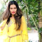 Payal Rohatgi Instagram - Owaisi जैसा अनपड barrister हमने पहली बार देखा जो कहता है कि भारत का संविधान Nehru-Liyaqat pact द्वारा बनाया गया 🤪 Moron तेरी जिहादी सोच हमें पता चल गयी #ShaheenBaugModel द्वारा क्यूँकि तू वो कर रहा है जो Jinnah कर चुका। कोई भी विदेशी मुस्लिम चाहे Rohingya क्यूँ ना हो को CAA द्वारा भारतीय नागरिकता नहीं मिल सकती क्योंकि मुस्लिम ने Jinnah के नेतृत्व में हिंदुस्तान का बँटवारा करवाया। भारतीय मुस्लिम तुम यह Owaisi जैसे नेताओ के चक्कर में Pakistan के Muslims ओर Rohingya को भारत में क्यूँ घुसाना चाहते हो ???? CAA भारत के मूसलीमस को कुछ नहीं करता और भारत के Muslims को अपनी वफ़ादारी भारत के प्रति रखनी चाहिए।पाकिस्तान ने वहाँ के हिंदू और सिख के साथ जो अत्याचार किया वो पूरे विश्व को दिखता है। Hindu ने कभी अलग देश की माँग नहीं की थी परंतु जो फँस गए Pakistan में उनका क्या दोष ?? Owaisi जैसे नए ओर देश द्रोही मुस्लिम नेता उभर रहे हैं जैसे Sharjeel Imam, Ladeeda Farzana, Aasif Mujtaba जो खुले आम कैश्मीर के Article 370 के निकालने के ख़िलाफ़ बोलते हैं। आज इन सब की Gazwa-e-Hind वाली मानसिकता बाहर आ गयी #ShaheenBaugModel से 🙏 #payalrohatgi
