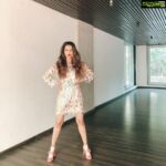 Payal Rohatgi Instagram - #JamiaShooting करके trend देखा होगा आप लोगों ने Social Media और News Channels पर यह एक झूट है क्यूँकि जो #RambhaktGopal वाली घटना थी वो एक movie script की तरह लग रही थी।और उसके बाद एक या दो जो घटना का वर्णन यह liberals कर रहे हैं वहाँ किसी को चोट भी नहीं आयी।परंतु Barkha Dutt जैसी बेहूदा पत्रकार उसे मुस्लिम छात्र पर वार ऐसा करकर फ़ेला रहे हैं। सही माईने में तो अगर कोई मर रहा है तो वो हिंदू और हिंदू नेता।कुछ महीने पहले हमने देखा कि कैसे #KamleshTiwari की हत्या करी कुछ Islamist लोगों ने वैसे अब Ranjeet Bachchan करके नेता जो UP में Vishwa Hindu MahaSabha के थे उन्हें मार दिया गया। कुछ महीने पहले Gaurakshak Gopal की मृत्यु हुई और फिर Bandu Prakash Pal और उनकी गर्भवती बीवी और बच्चे को मार दिया गया।यह सब हिंदुओं के साथ हिंदुस्तान में हो रहा है।इन असली घटनाओं पर आवाज़ उठाने की बजाए liberals झूठी Jamia और Shaheen baug की कहानियाँ बेच रहे हैं। शर्म आनी चाहिए इन सब media वालों को और Tukde Tukde Gang वालों को 🙏 #payalrohatgi @ashimasharma_official