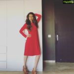 Payal Rohatgi Instagram - आज हम बात करते हैं उन नक़ली feminists के बारे में जिन्होंने अभी तक #Nirbhaya के बलात्कारीओं की फाँसी indefinitely postpone कर दो गयी है उस पर कुछ आवाज़ नहीं उठाई। यह लोग CAA के नाम पर जो ड्रामा हो रहा था उसका समर्थन करने #ShaheenBaug पहुँच गए परंतु Barkha Dutt जैसे बेकार पत्रकार ने अभी तक Nirbhaya की माँ के दुःख के ऊपर अपना बयान नहीं दिया। यह Suchitra Krishnamoorthy जैसे feminist Priyanka Chopra के समर्थन में आएँगे जब की #FitIndia के लोगों को उसका Grammy वाला outfit बेहूदा लगा और वो भी उसमें काफ़ी ख़राब। यहाँ पर Suchitra feminism card खेल रही है किकैसे कोई मर्द को निशाना नहीं बनाता अगर उसने ऐसे बेहूदे कपड़े पहने होते 🤣 सही माईने हम इतना कहना चाहते हैं कि Suchitra जी Pooja Bedi की माँ सारे कपड़े उतारकर Juhu के beach पर दोढ़ी थी अपने ज़माने में क्यूँकि यह भारत देश है कोई इस्लामिक मुल्क़ नहीं 🙏 परंतु आप अगर Priyanka Chopra का समर्थन कर रही हैं तो आप उस औरत का समर्थन कर रही हैं जो ख़ुद अपने शरीर का प्रयोग कर रही है NEWS में आने के लिए 🙏 #payalrohatgi @afamado_style