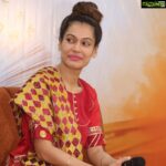 Payal Rohatgi Instagram - आज हम बात करने वाले हैं कि सब से पहले Article 14, Article 15, Article 21 किसी का भी भंग नहीं होने वाला है #CAA क़ानून द्वारा क्यूँकि यह क़ानून भारतीय नागरिक पर लागू नहीं है। यह basic common sense वाली बात है। रही बात की क्यूँ यह Pooja Bhatt, Naseeruddin Shah, कोई #BhimArmy का नेता, Supriya Sule जैसे लोग यह क़ानून के ख़िलाफ़ आवाज़ उठा रहे हैं ? वो इसलिए क्यूँकि इनको अपनी राजनीतिक रोटियाँ सेकनी है🙏 Supriya Sule कहती है भारतीय मुस्लिम औरतों से कि #TripleTalaqBill ग़लत था 🙄 यह #ShaheenBaug की औरतों को आगे रखकर woman empowerment का ज्ञान दे रही थी #SharadPawar की बेटी 😉 George Soros जैसे आर्थिक आतंकवादी दुनिया को कहते हैं की Modi जी भारत को हिंदू देश बनाना चाहते हैं तो मैं इस बेवक़ूफ़ आदमी को कहना चाहती हूँ की भारत या नी हिन्दुस्तान हर वक्त हिंदू देश ही था। इसलिए सभी धर्म के लोगों की जनसंख्या इतनी बढ़ती है 🤣 भारत अगर आगे जाके हिंदू देश घोषित होता है तो अच्छा ही है क्यूँकि इस्लामिक देशों में Sharia क़ानून होता है और जहां भी मुस्लिम जनसंख्या ६० % से ऊपर होती है वहाँ sharia क़ानून लगा दिया जाता है।sharia क़ानून में non-Muslims को मार डालते हैं या तो उन्हें tax भरना पड़ता है। सच्चाई से भागना ग़लत है। #ShaheenBaug protest उस क़ानून पर हैं जिसका भारत के कोई नागरिक से कुछ लेना देना नहीं। और भारत हिंदू देश है इसलिए minorities सुरक्षित हैं वरना sharia law में वो होता जो सारे Islamic देशों में होता है 🙏
