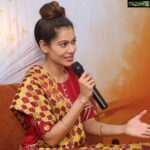 Payal Rohatgi Instagram - आज हम बात करने वाले हैं कि सब से पहले Article 14, Article 15, Article 21 किसी का भी भंग नहीं होने वाला है #CAA क़ानून द्वारा क्यूँकि यह क़ानून भारतीय नागरिक पर लागू नहीं है। यह basic common sense वाली बात है। रही बात की क्यूँ यह Pooja Bhatt, Naseeruddin Shah, कोई #BhimArmy का नेता, Supriya Sule जैसे लोग यह क़ानून के ख़िलाफ़ आवाज़ उठा रहे हैं ? वो इसलिए क्यूँकि इनको अपनी राजनीतिक रोटियाँ सेकनी है🙏 Supriya Sule कहती है भारतीय मुस्लिम औरतों से कि #TripleTalaqBill ग़लत था 🙄 यह #ShaheenBaug की औरतों को आगे रखकर woman empowerment का ज्ञान दे रही थी #SharadPawar की बेटी 😉 George Soros जैसे आर्थिक आतंकवादी दुनिया को कहते हैं की Modi जी भारत को हिंदू देश बनाना चाहते हैं तो मैं इस बेवक़ूफ़ आदमी को कहना चाहती हूँ की भारत या नी हिन्दुस्तान हर वक्त हिंदू देश ही था। इसलिए सभी धर्म के लोगों की जनसंख्या इतनी बढ़ती है 🤣 भारत अगर आगे जाके हिंदू देश घोषित होता है तो अच्छा ही है क्यूँकि इस्लामिक देशों में Sharia क़ानून होता है और जहां भी मुस्लिम जनसंख्या ६० % से ऊपर होती है वहाँ sharia क़ानून लगा दिया जाता है।sharia क़ानून में non-Muslims को मार डालते हैं या तो उन्हें tax भरना पड़ता है। सच्चाई से भागना ग़लत है। #ShaheenBaug protest उस क़ानून पर हैं जिसका भारत के कोई नागरिक से कुछ लेना देना नहीं। और भारत हिंदू देश है इसलिए minorities सुरक्षित हैं वरना sharia law में वो होता जो सारे Islamic देशों में होता है 🙏