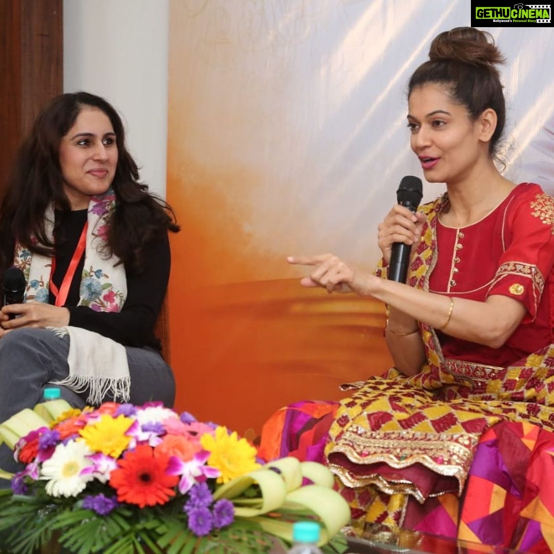 Payal Rohatgi Instagram - आज हम बात करने वाले हैं कि सब से पहले Article 14, Article 15, Article 21 किसी का भी भंग नहीं होने वाला है #CAA क़ानून द्वारा क्यूँकि यह क़ानून भारतीय नागरिक पर लागू नहीं है। यह basic common sense वाली बात है। रही बात की क्यूँ यह Pooja Bhatt, Naseeruddin Shah, कोई #BhimArmy का नेता, Supriya Sule जैसे लोग यह क़ानून के ख़िलाफ़ आवाज़ उठा रहे हैं ? वो इसलिए क्यूँकि इनको अपनी राजनीतिक रोटियाँ सेकनी है🙏 Supriya Sule कहती है भारतीय मुस्लिम औरतों से कि #TripleTalaqBill ग़लत था 🙄 यह #ShaheenBaug की औरतों को आगे रखकर woman empowerment का ज्ञान दे रही थी #SharadPawar की बेटी 😉 George Soros जैसे आर्थिक आतंकवादी दुनिया को कहते हैं की Modi जी भारत को हिंदू देश बनाना चाहते हैं तो मैं इस बेवक़ूफ़ आदमी को कहना चाहती हूँ की भारत या नी हिन्दुस्तान हर वक्त हिंदू देश ही था। इसलिए सभी धर्म के लोगों की जनसंख्या इतनी बढ़ती है 🤣 भारत अगर आगे जाके हिंदू देश घोषित होता है तो अच्छा ही है क्यूँकि इस्लामिक देशों में Sharia क़ानून होता है और जहां भी मुस्लिम जनसंख्या ६० % से ऊपर होती है वहाँ sharia क़ानून लगा दिया जाता है।sharia क़ानून में non-Muslims को मार डालते हैं या तो उन्हें tax भरना पड़ता है। सच्चाई से भागना ग़लत है। #ShaheenBaug protest उस क़ानून पर हैं जिसका भारत के कोई नागरिक से कुछ लेना देना नहीं। और भारत हिंदू देश है इसलिए minorities सुरक्षित हैं वरना sharia law में वो होता जो सारे Islamic देशों में होता है 🙏