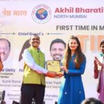Payal Rohatgi Instagram - Bharat हिंदुओं का देश है यह RSS के सरसंचालक मोहन भागवत जी ने कहा एक event में जो सच है।उन्होंने कहा यह भूमि पर सबके पूर्वज हिंदू ही थे। यह सत्य है।सबकी मातृभूमि भारत है। उन्होंने Israel का उदाहरण दिया की कैसे उन्हें उनकी मातृभूमि से दूर करने का प्रयास किया जा रहा था परंतु Israeli लोगों को वह प्रस्ताव स्वीकार नहीं था क्यूँकि वह भी अपने आप को भारत की मिट्टी से निकले हुए मानते है।RSS भारत के सविधान को मानता है और यह हम इतना स्पष्ट तरीक़े से कह रहे हैं क्यूँकि कुछ दिनो से खबर आ रही है कि कैसे RSS भारत के सविधान को बदलेगा जो FAKE खबर है। पारसी लोगों का अवेस्था ग्रंथ है वेदकलिन समय से जहां भारत को #हिंदूकल पुकारा जाता है। यह हिंदू भूमि होने के कारण पुण्य भूमि है।गांधी जी भी कहते थे हिंदुत्व या नि सत्य की खोज।हमारे ऋषि मुनियोने लोक कल्याण की कामना से जो तप किया, परिश्रम किया मेहनत की उनके तप के कारण यह राष्ट्र उत्पन्न हुआ। आज़ादी मिलने के बाद ‘सत्यमेव जयते’ देश का घोष वाक्य बना।हमारे तिरंगे में जो चक्र है वो धर्म का चक्र है। भारत हिंदू राष्ट्र है।वह हमारे ज्ञान का नाम है, हमारे ज्ञान की साधना का नाम है, सत्य का नाम है। #payalrohatgi @raysofsunjaipur