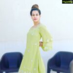 Payal Rohatgi Instagram - Liberals ने १९ jan को celebrate करने कि कोशिश की #ShaheenBaug में भारतीय मुस्लिम की भडकाकर जो बहुत ग़लत है क्यूँकि यह दिन कश्मीरी पंडितो का नरसंहार हुआ था। जो लोग चिल्ला रहे थे कि वो कागज नहीं दिखाएँगे उन्हें भी कागज़ दिखाना पड़ा अस्पताल में। #ShahanaAzmi जी का accident हुआ Mumbai-Pune highway पर और उन्हें चोट आयी परंतु उनके पति की चोट नहीं आयी। यह जानकर हमें बुरा लग liberals के लिए क्यूँकि उन्होंने तो Modi जी , Amit Shah जी, भाजपा और RSS सब पर इल्ज़ाम लगाना था अगर दोनो की चोट लगती। परंतु अब वो ऐसा नहीं कर सकते। साथ में Shabana जी को भी अपने #काग़ज़ दिखाने पड़े होंगे जब उन्हें अस्पताल में भारती किया होगा क्यूँकि अस्पताल भी ID proof माँगता है। जो कांग्रिस के नेता भारतीय मुस्लिम को भडका रहे थे क़ि काग़ज़ मत दिखाओ वो अब Asha Devi, Nirbhaya की माँ की उसके बलात्कारीओं की माफ़ करने के लिए कह रहे हैं 😡 वो Sonia Gandhi का उदाहरण दे रहे है जिसने अपने पति के क़ातिल की माफ़ किया था। यह सुनकर Asha Devi जी ने Indira JaiSingh करके कांग्रिस नेता की अपनी की उसकी औक़ात दिखा दी। क्या Javed Akhtar saab हों सकते हैं अपनी बीवी के दुर्घटना के पीछे ? क्योंकि हम सवाल कर रहे हैं जो हमारा हक़ है। Liberals तो आरोप ही लगा देते मोदी जी पर अगर Javed saab को चोट लगती 🙏 #payalrohatgi