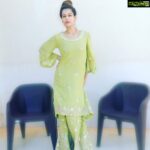 Payal Rohatgi Instagram - Liberals ने १९ jan को celebrate करने कि कोशिश की #ShaheenBaug में भारतीय मुस्लिम की भडकाकर जो बहुत ग़लत है क्यूँकि यह दिन कश्मीरी पंडितो का नरसंहार हुआ था। जो लोग चिल्ला रहे थे कि वो कागज नहीं दिखाएँगे उन्हें भी कागज़ दिखाना पड़ा अस्पताल में। #ShahanaAzmi जी का accident हुआ Mumbai-Pune highway पर और उन्हें चोट आयी परंतु उनके पति की चोट नहीं आयी। यह जानकर हमें बुरा लग liberals के लिए क्यूँकि उन्होंने तो Modi जी , Amit Shah जी, भाजपा और RSS सब पर इल्ज़ाम लगाना था अगर दोनो की चोट लगती। परंतु अब वो ऐसा नहीं कर सकते। साथ में Shabana जी को भी अपने #काग़ज़ दिखाने पड़े होंगे जब उन्हें अस्पताल में भारती किया होगा क्यूँकि अस्पताल भी ID proof माँगता है। जो कांग्रिस के नेता भारतीय मुस्लिम को भडका रहे थे क़ि काग़ज़ मत दिखाओ वो अब Asha Devi, Nirbhaya की माँ की उसके बलात्कारीओं की माफ़ करने के लिए कह रहे हैं 😡 वो Sonia Gandhi का उदाहरण दे रहे है जिसने अपने पति के क़ातिल की माफ़ किया था। यह सुनकर Asha Devi जी ने Indira JaiSingh करके कांग्रिस नेता की अपनी की उसकी औक़ात दिखा दी। क्या Javed Akhtar saab हों सकते हैं अपनी बीवी के दुर्घटना के पीछे ? क्योंकि हम सवाल कर रहे हैं जो हमारा हक़ है। Liberals तो आरोप ही लगा देते मोदी जी पर अगर Javed saab को चोट लगती 🙏 #payalrohatgi