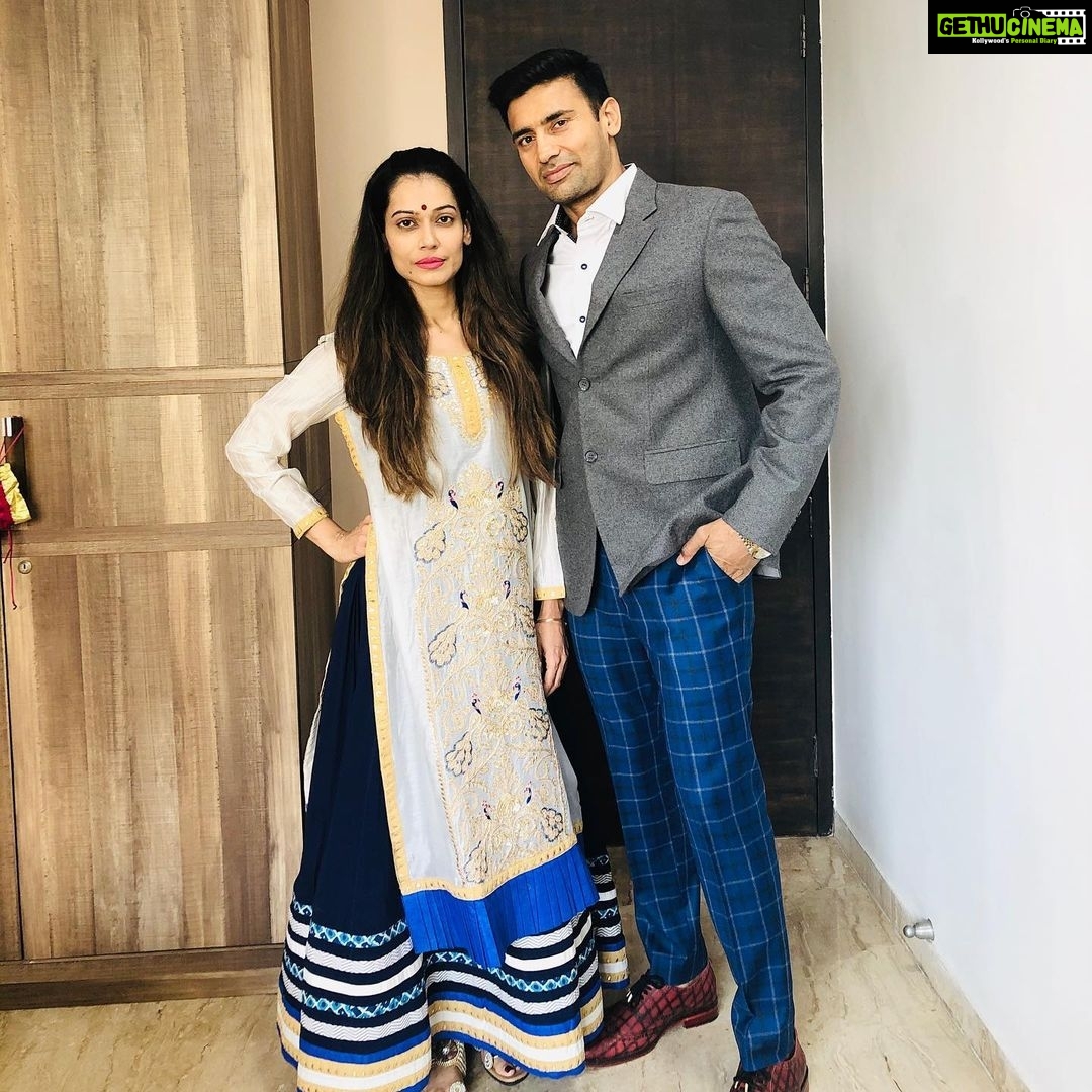 Payal Rohatgi Instagram - मैं @sangramsingh_wrestler जी का धन्यवाद करती हूँ क्यूँकि thankyou और sorry दोनो बोलना चाहिए ज़िंदगी में। दोनो ऐसे शब्द है जिनका मतलब बहुत विशाल है परंतु आवश्यक है बहुत सारी परिस्थितिओ में 🙏 #PayalRohatgi @bodhitreejaipur_official @_rabada_ @alord.exclusive