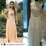 Payal Rohatgi Instagram - मेरे साथ षडियंतर किया गया और एक planning के तहेत मुझे Ahmedabad से गिरफ़्तार कर Bundi में लाया गया। मेरे ख़िलाफ़ जो FIR है उस मैं ऐसा आरोप है की मैंने अपने video से माहोल ख़राब किया देश का जिसकी वजह से पड़ोसी देशों के साथ भारत के संबंध ख़राब हो सकते हैं। पागलपंती की भी हद होती है और मैं सबको बताना चाहती हूँ कि मेरे video से कोई दंगा नहीं हुआ परंतु आज देश में #CAA को लेकर काफ़ी दंगा हो चुका है। और यह दंगा #students नहीं बल्कि #Immigrants करवा रहे हैं जिसका साथ कांग्रिस दे रहा है जो मुझे ग़लत case के तहत jail भिजवाता है राजस्थान में जहाँ उसकी सरकार है। साथ में मेरा video कोई भी तौर से अशलीलता नहीं फेलाता क्यूँकि मैं सिर्फ़ बात कर रही हु उसमें परंतु यह आरोप भी लगाया गया है मेरे ऊपर FIR में जो एक साज़िश है। कांग्रिस के नेता #RahulGandhi स्वतंत्रता सेनानी #VeerSavarkar का मज़ाक़ उड़ाते हैं अभिव्यक्ति की आज़ादी में परंतु मैं उसी आज़ादी में एक #MotilalNehru के ऊपर video नहीं बना सकती 🙏 #Repost @vanrajfashiondiaries2017 with @get_repost ・・・ @payalrohatgi looks effortlessly gorgeous in @labelshian × @kundanheritage jewellery #payalrohatgi #paayalrohatgi #follow #OOTD #streetstyle #outfitinspiration #glam #fashionworld #instastyle #instafashion #kajol #celebritystyle #currentlywearing #traditionaltattoo #bollywoodbeauty #vanrajfashiondiaries2017 #likeforfollow #likeforlikes #like4followers #like4likeback #likethis