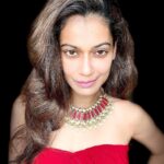 Payal Rohatgi Instagram - NDTV ने एक information share कर रही है satellite image द्वारा जहाँ पर पता चलता है कि अरुणाचल प्रदेश के अंदर China का illegal क़ब्ज़ा हुआ है, ज़मीन के कुछ हिस्से पर। अगर ये बात सही है तो इसके ऊपर देश के गृहमंत्री श्री Amit Shah जी को अपना बयान देना पड़ेगा कि क्या हो रहा है अरुणाचल प्रदेश के अंदर ??? China से Aksai Chin वापिस लेने की बात करने वाले गृह मंत्री क्या बता सकते हैं कि क्या ये जो satellite image NDTV ने share कर रही है क्या वो सही है या ग़लत है ??? अगर वो सही है तो हमारे देश का defence ministry क्या कर रहा है ??? China को भारत से निकालने के लिए क्या हम कुछ करेंगे ???? कि हाथ पे हाथ डालकर बैठे रहेंगे और ये देखते रहेंगे कैसे अरुणाचल प्रदेश में China अपना क़ब्ज़ा करके बैठा है ???? #payalrohatgi