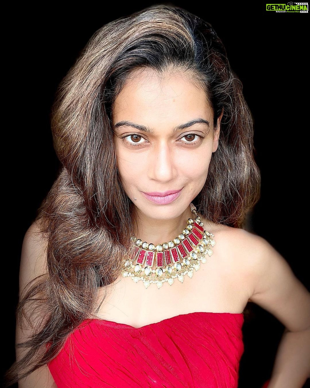 Payal Rohatgi Instagram - NDTV ने एक information share कर रही है satellite image द्वारा जहाँ पर पता चलता है कि अरुणाचल प्रदेश के अंदर China का illegal क़ब्ज़ा हुआ है, ज़मीन के कुछ हिस्से पर। अगर ये बात सही है तो इसके ऊपर देश के गृहमंत्री श्री Amit Shah जी को अपना बयान देना पड़ेगा कि क्या हो रहा है अरुणाचल प्रदेश के अंदर ??? China से Aksai Chin वापिस लेने की बात करने वाले गृह मंत्री क्या बता सकते हैं कि क्या ये जो satellite image NDTV ने share कर रही है क्या वो सही है या ग़लत है ??? अगर वो सही है तो हमारे देश का defence ministry क्या कर रहा है ??? China को भारत से निकालने के लिए क्या हम कुछ करेंगे ???? कि हाथ पे हाथ डालकर बैठे रहेंगे और ये देखते रहेंगे कैसे अरुणाचल प्रदेश में China अपना क़ब्ज़ा करके बैठा है ???? #payalrohatgi
