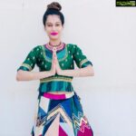Payal Rohatgi Instagram - आज हम कुछ ओर बात करेंगे #CAA के ऊपर क्यूँकि liberals लोगों को बहका रहे हैं लगातार #CAA को लेकर। भारत में दो प्रकार के migration होते हैं। एक होता है voluntary migration जिसका उदाहरण है #RohingyaMuslim। दूसरा होता है involuntary migration जिसका उदाहरण है ६ minority जो धर्म के आधार पर प्रताड़िता सहेन करते हैं Pakistan, Bangladesh और Afghanistan के अंदर। अब हम आप के साथ Nehru जी, Rajendra Prasad जी, Mahatma Gandhi, Dr. Shyama Prasad Mukherjee जी , Dr. B.R. Ambedkar जी उन सब के विचार शेर कर रहे हैं यह video द्वारा जो इन refugees को भारतीय नागरिकता मिले ऐसा खुलकर अपने समय में क़ेहते थे क्यूँकि हिन्दु minorities के ऊपर प्रताड़िता होती आयी है West Pakistan और East Pakistan के अंदर भारत के बँटवारे के तुरंत बाद। कांग्रिस के नेता जो आज यह bill के विरोध में दंगे करवा रहे हैं पूरे भारत में उनको नहीं पता अपना इतिहास की Manmohan Singh ने यह act पर अपनी सहमति दी थी २००४ में और २००५/२००६ दोनो में कांग्रिस सरकार द्वारा यह bill पास हुआ है। जो लोग अपने पार्टी के इतिहास को नहीं जानते वो लोग #CAA bill का विरोध करके मासूम लोगों से सामाजिक सम्पत्ति का नाश करवा रहे हैं। @bodhitreejaipur_official