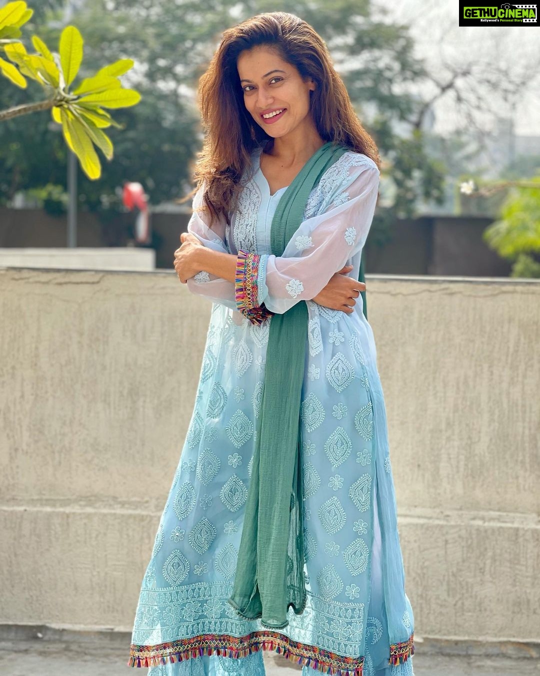 Payal Rohatgi Instagram - हम सबने “conscious possession’ ऊपर चर्चा करी जब Aryan Khan गिरफ़्तार हुए क्योंकि NCB के वकीलों ने कहा कि उन्हें पता था कि उनके दोस्त के जूते में drugs है। अब “conscious support” को हमने तब समझाया जब Bharat और Pakistan के match में Bharat कि हार हुई और भारतीय मुसलमानों में उस हार का जश्न मनाया। “Conscious Business” पर हम तब चर्चा करेंगे जब मैंने India के brand Raymond की सच्चाई रखी कि वो आज की तारीख़ में China से अपना माल बनाता है। अब हम बात करेंगे “conscious intent” जो sexual assault के साथ जुड़ा हुआ होता है और specifically POCSO act related इसके ऊपर चर्चा करेंगे क्योंकि Bombay हाईकोर्ट ने #SkinToSkin contact को अनिवार्य बनाया था किसी भी हमलावरों को सजा मिले POCSO act द्वारा परंतु अब इस condition को Supreme Court में ख़ारिज कर दिया है ये कहके कि हमलावर की सोच इस crime का बहुत महत्वपूर्ण criteria है इसलिए। #SkinToSkin contact होना यह दलील का इस्तेमाल करना ही एक पुरुषप्रधान सोच का वर्णन है। और निराशाजनक हम ऐसे पुरुष प्रधान देश में रेहते हैं। आगे “conscious bribery” के ऊपर भी चर्चा होनी चाहिए क्योंकि अभी Bharat के अंदर हर illegal काम को भी Legal तरीक़े से करना लोगों ने सीख लिया है । Bharat के अंदर भ्रष्टाचार को रोकने का प्रयास करना चाहिए और Anil Deshmukh जिन्हें गिरफ़्तार किया गया भ्रष्टाचार के आरोपों पर अगर वो भाजपा से होते है तो भी उनको गिरफ़्तार करना चाहिए ये आरोपों पर अगर ये आरोप उनके ऊपर लगाए गए है। सही मायने में “conscious bribery” कि सोच को address करना चाहिए Bharat से भ्रष्टाचार को निकालने के लिए 🙏 #payalrohatgi